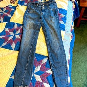 Size 6 refuge skinny jeans